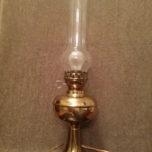 Vintage Brass Oil Style Electric Table Lamp - 22.5 inches height - Picture 1 of 6